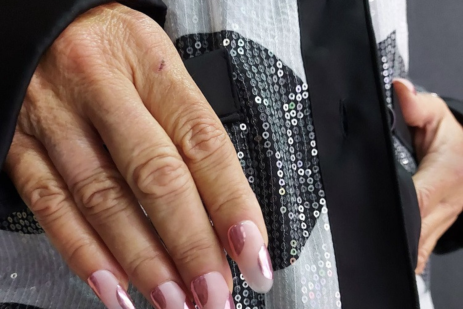 Cnd S Marian Newman Creates Show Stopping Nails For Halpern S Ss21 Collection Cnd S Marian Newman Creates Show Stopping Nails For Halpern S Ss21 Collection