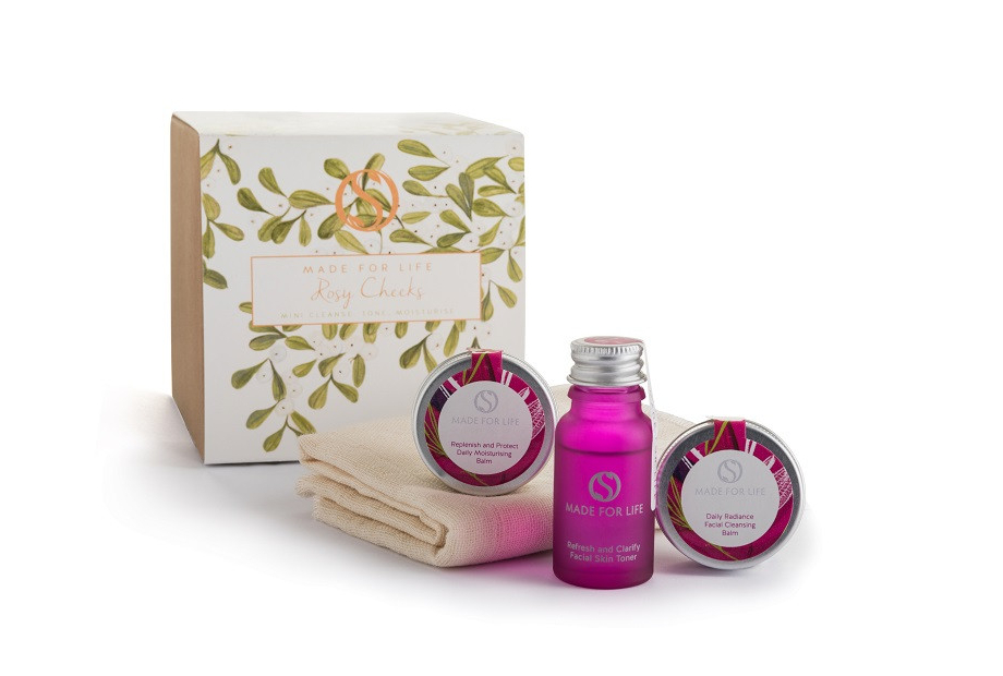 Festive round-up: Rosy cheeks and mistletoe kisses 